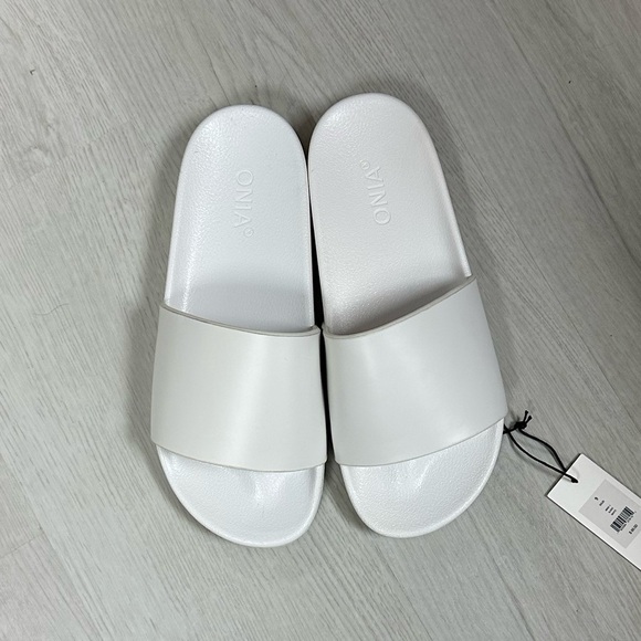 Onia Men’s Pool Slides. - Picture 2 of 4